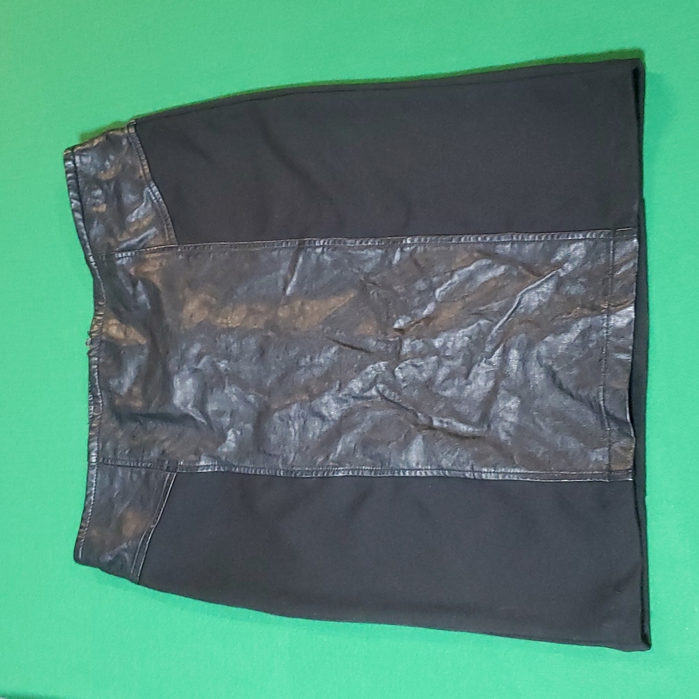 Forever 21 pleather black size large skirt